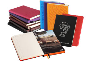 Уникальные идеи подарков: Бумажники и блокноты, придающие стиль и функциональность