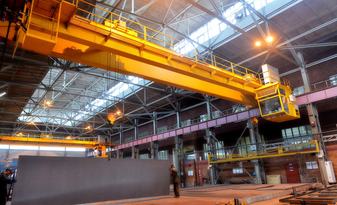 Мостовые краны: ключ к эффективной работе на производстве