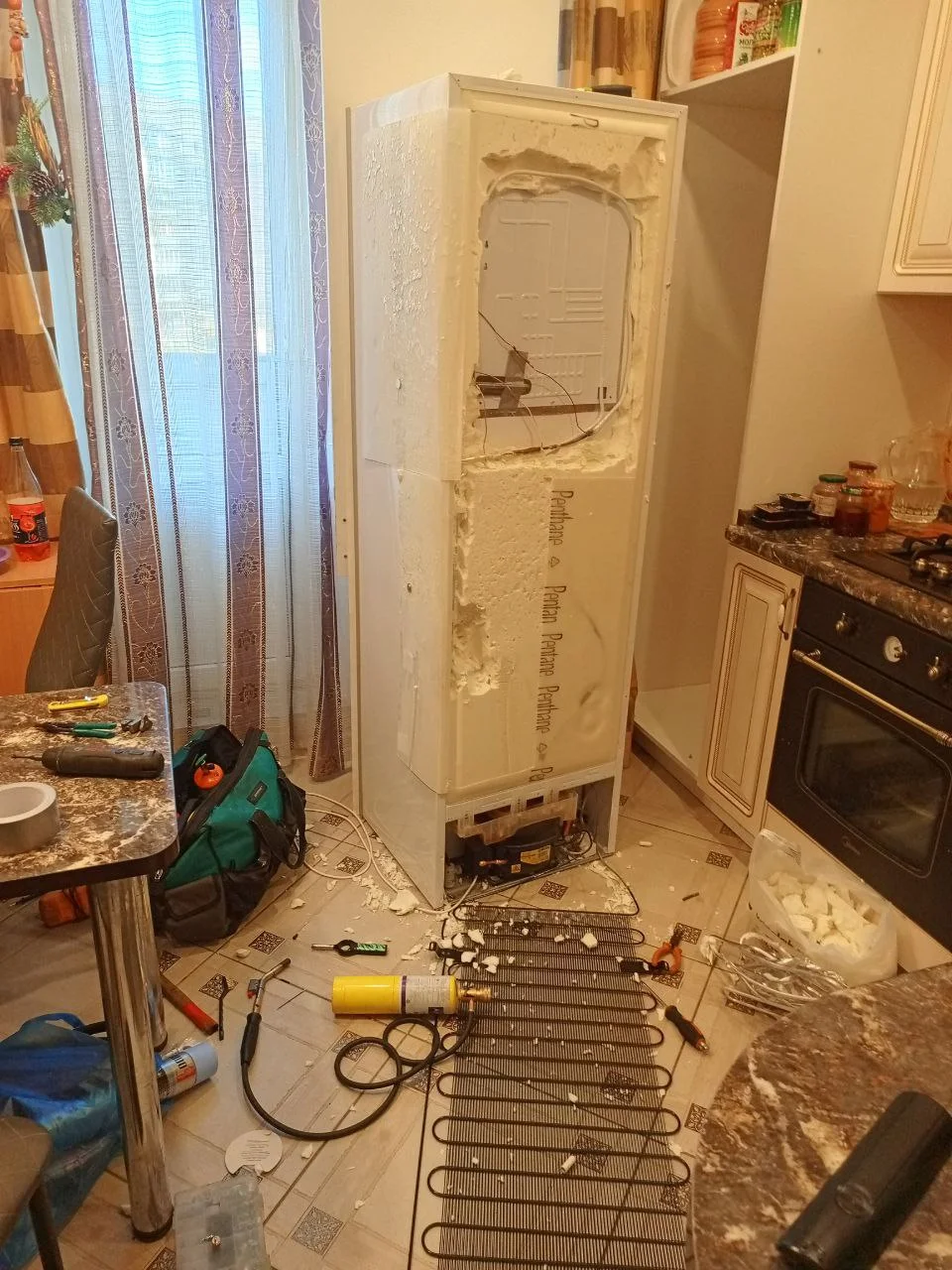 Холодильник вышел из строя? Решение: ремонт на дому в Санкт-Петербурге