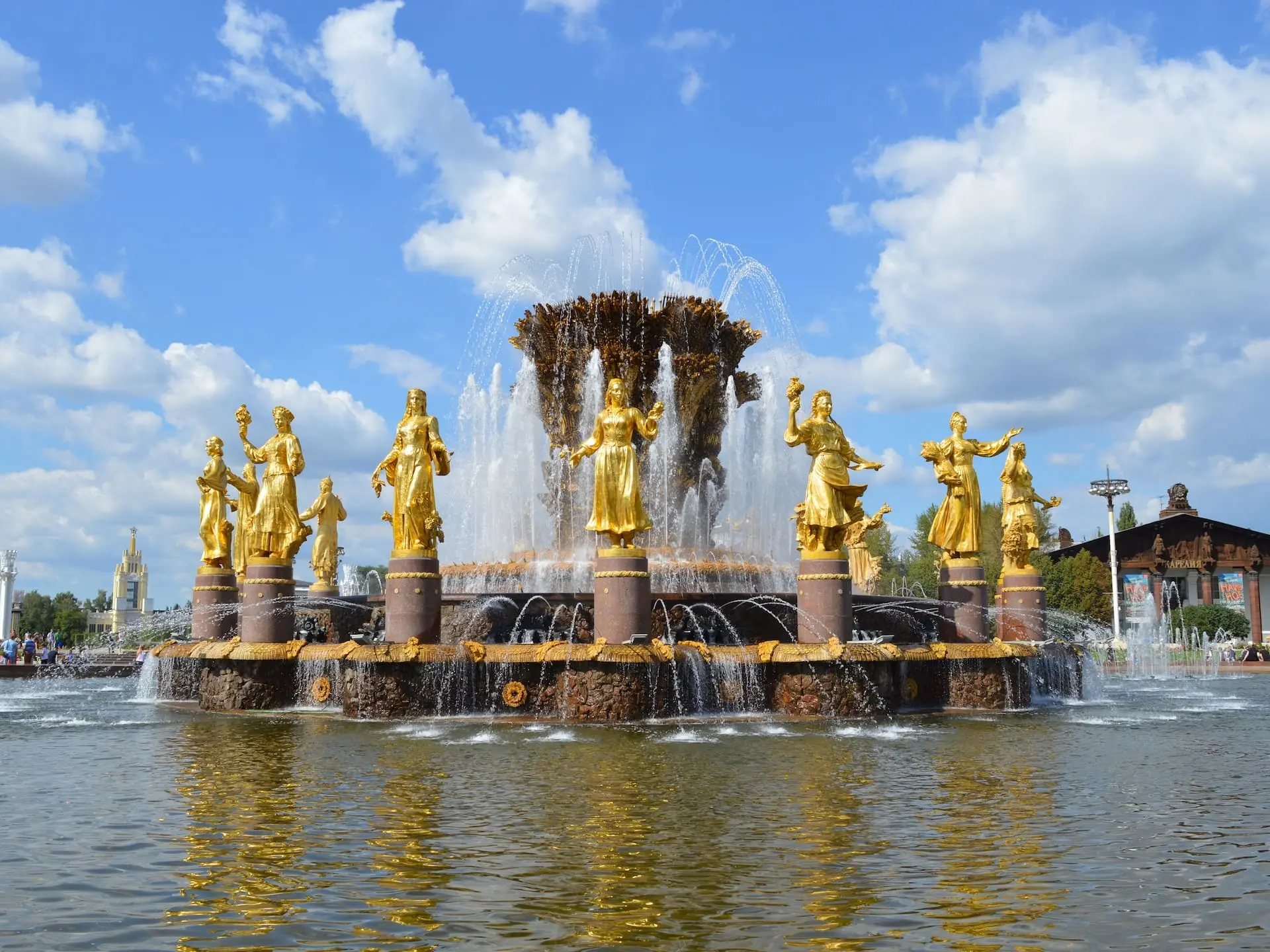 ВДНХ — живой музей под открытым небом в самом центре столицы