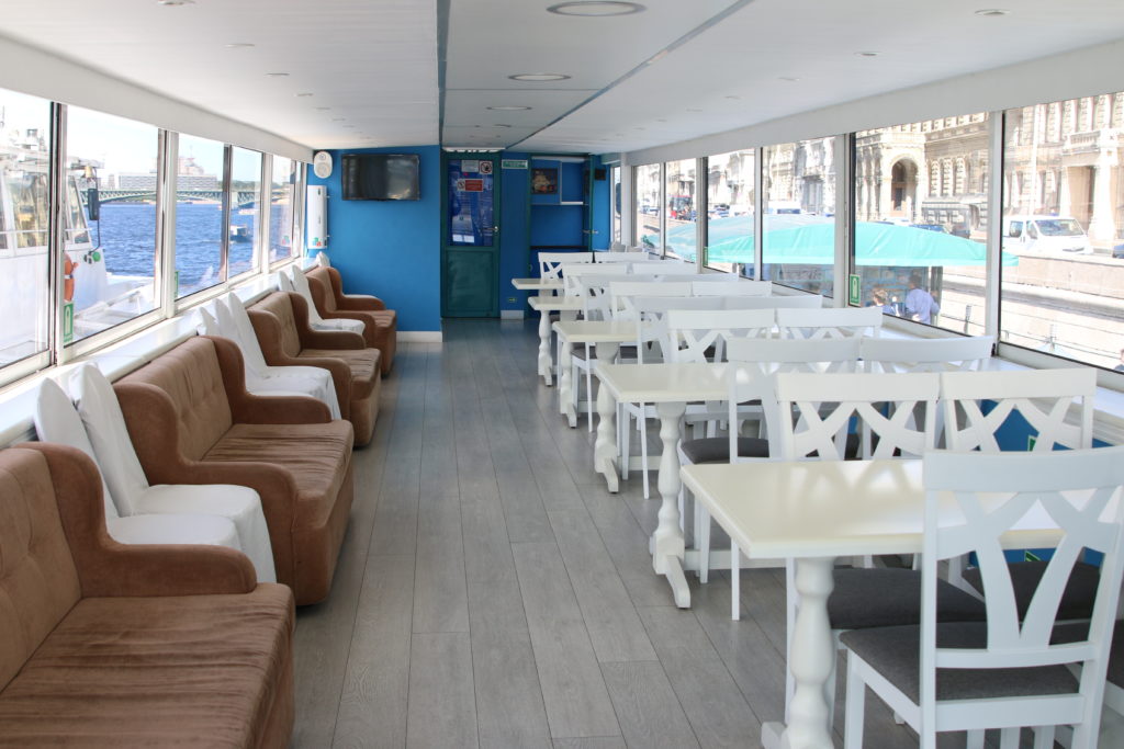 Выпускной на теплоходе в Санкт-Петербурге: праздник, который останется в сердце