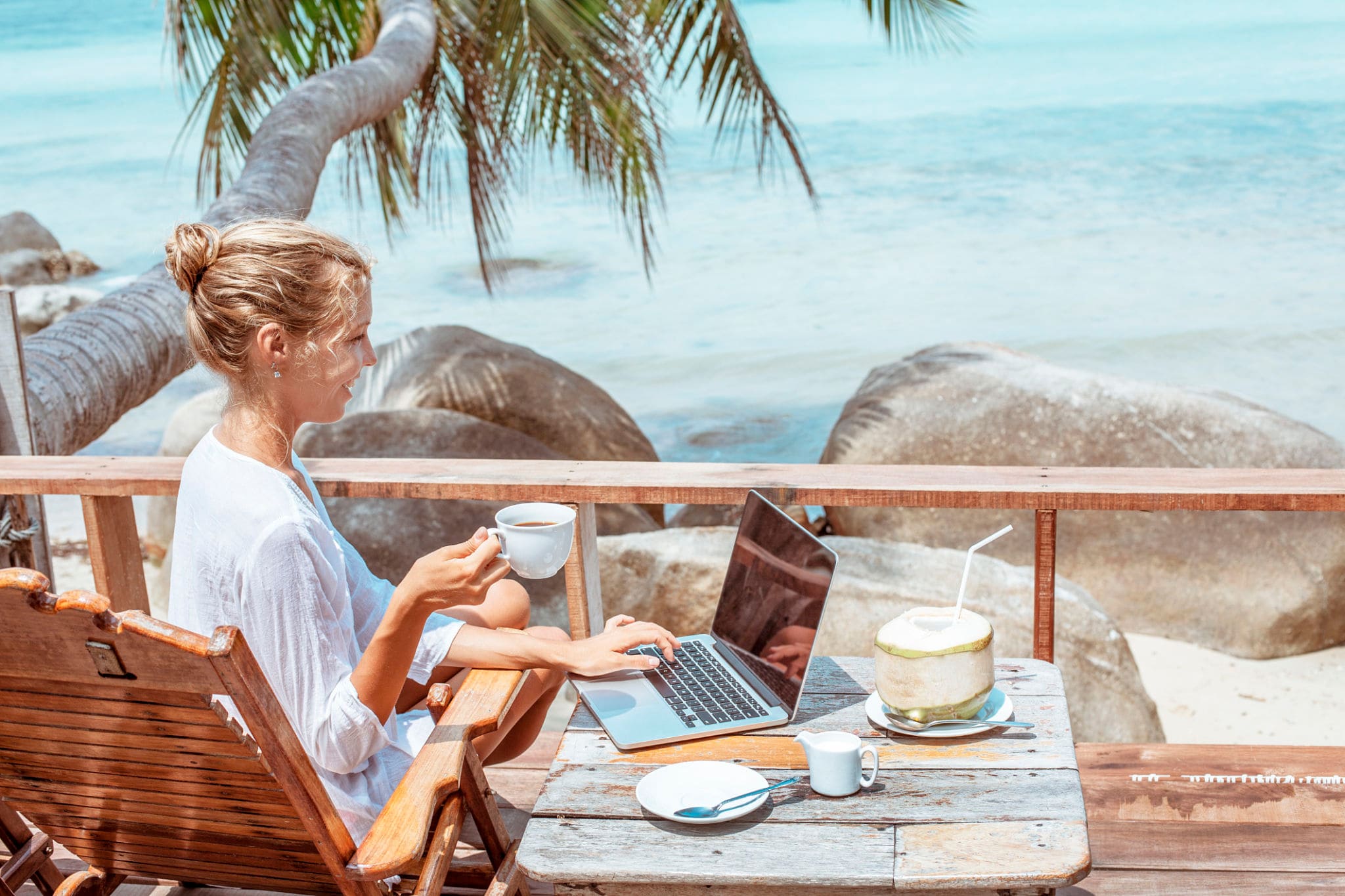 Денежные переводы во Вьетнам для фрилансеров: как получать оплату от российских заказчиков в 2025 году