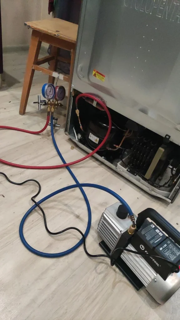 Холодильник вышел из строя? Решение: ремонт на дому в Санкт-Петербурге